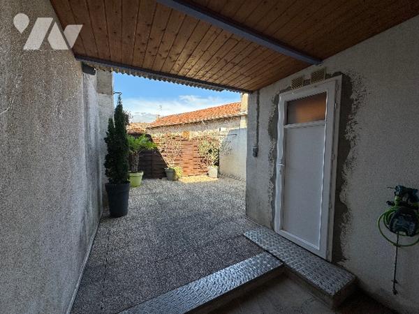 Appartement de type 3  au cœur de Crest avec terrasse .