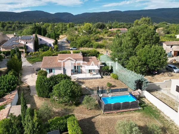 Douceur de vivre en Provence : maison avec vue sur le Luberon