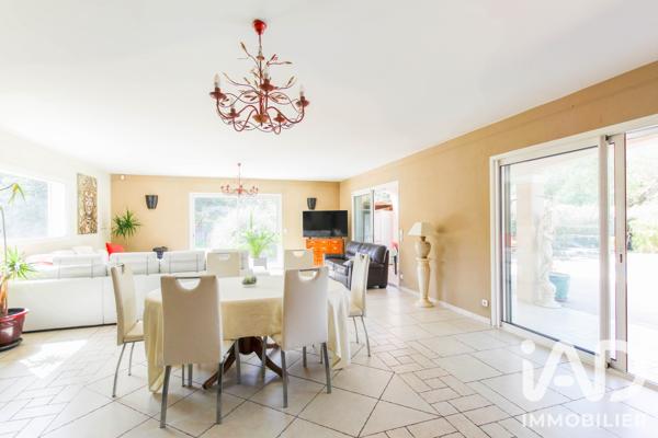 Maison à vendre 8 pièces 264,15 m² Roquebrune-sur-Argens