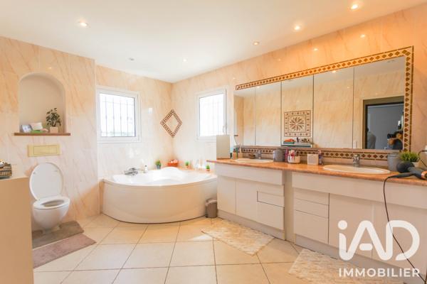 Maison à vendre 8 pièces 264,15 m² Roquebrune-sur-Argens