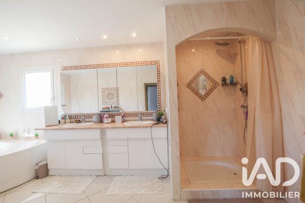 Maison à vendre 8 pièces 264,15 m² Roquebrune-sur-Argens