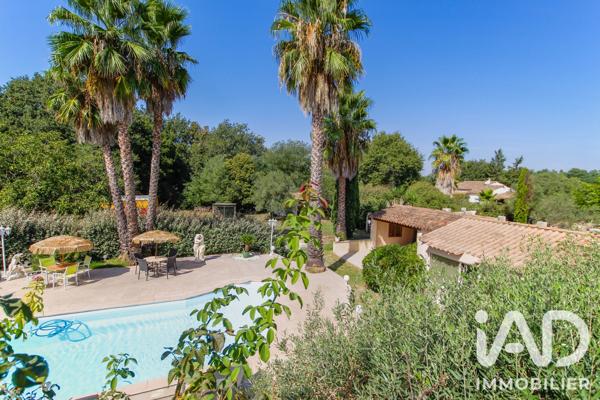 Maison à vendre 8 pièces 264,15 m² Roquebrune-sur-Argens