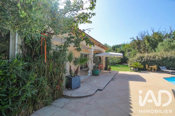 Maison à vendre 8 pièces 264,15 m² Roquebrune-sur-Argens