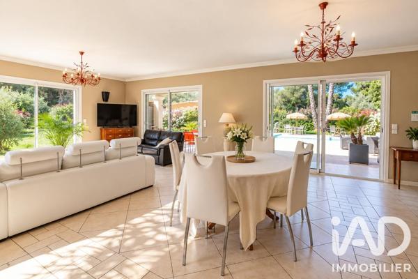 Maison à vendre 8 pièces 264,15 m² Roquebrune-sur-Argens