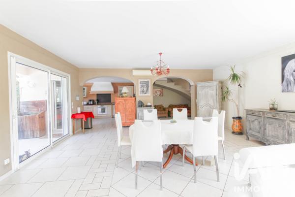 Maison à vendre 8 pièces 264,15 m² Roquebrune-sur-Argens