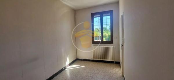 Vente                                                      Maison
                        
                     5 pièces                      75 m2                     à Sinceny