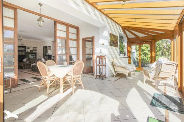 Maison à vendre |                                       Hardricourt |                                        8 pièces  |  180 m²