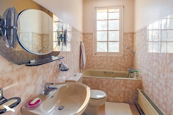 Maison à vendre |                                       Hardricourt |                                        8 pièces  |  180 m²