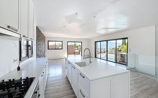 Maison à vendre    5 pièces • 176 m2 Alata