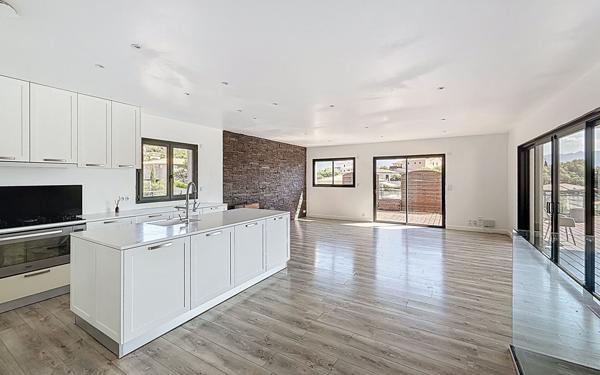 Maison à vendre    5 pièces • 176 m2 Alata