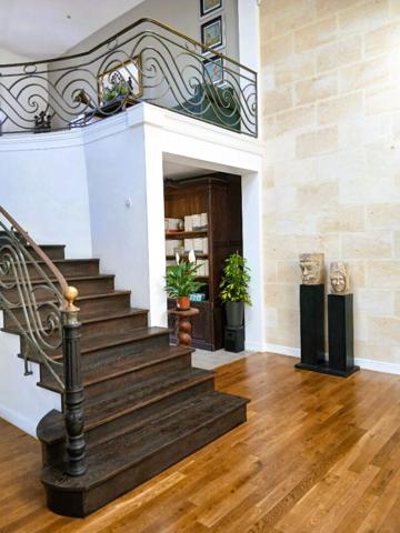 Demeure de prestige  7 pièce(s) 305 m²  jardin piscinable 450 M²