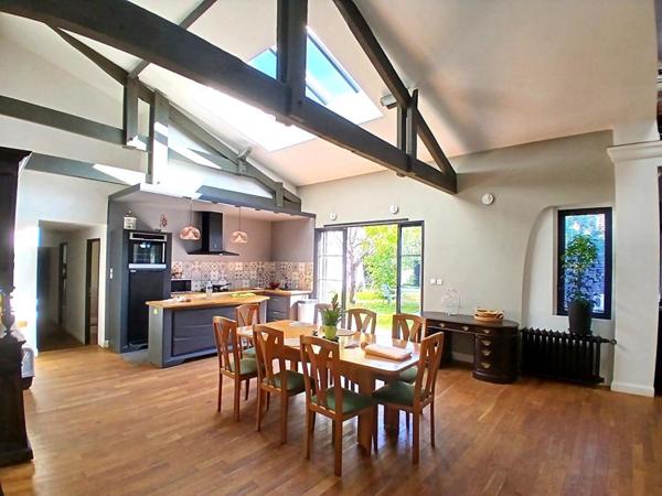 Demeure de prestige  7 pièce(s) 305 m²  jardin piscinable 450 M²