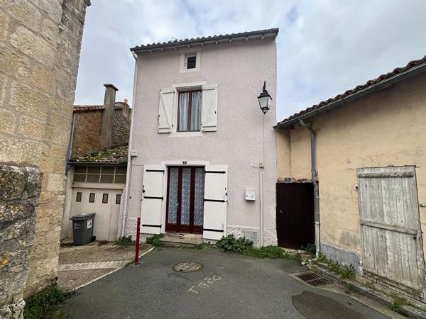 Maison 73m²  Gençay centre
