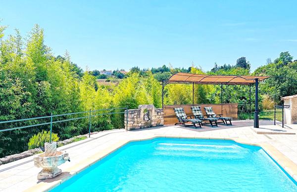 SUPERBE VILLA AU CALME ET A LA VUE IMPRENABLE SUR LE CHÂTEAU DE CERESTE-EN-LUBERON SUR 7380M2 DE TERRAIN AVEC PISCINE