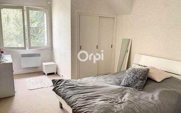 Maison à vendre    9 pièces •  Montluçon