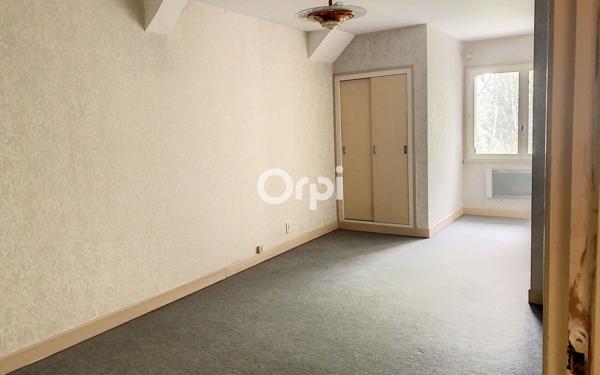 Maison à vendre    9 pièces •  Montluçon