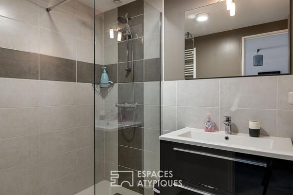 Ancien corps de ferme réhabilité dans un environnement naturel préservé