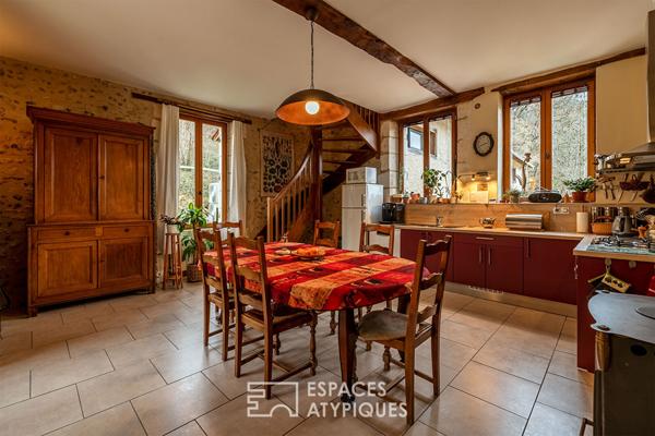 Ancien corps de ferme réhabilité dans un environnement naturel préservé