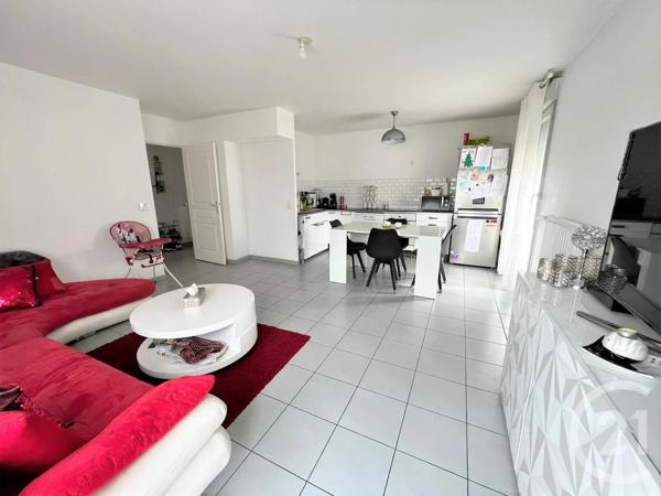 Appartement T4 à vendre  4 pièces - 74,07 m 2   VENISSIEUX  - 69
