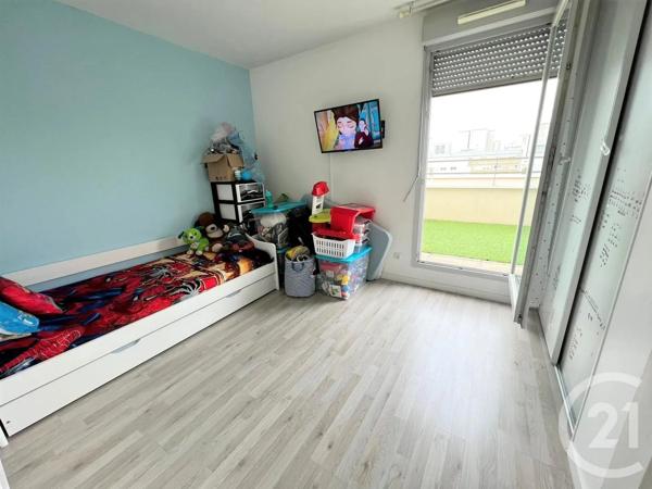 Appartement T4 à vendre  4 pièces - 74,07 m 2   VENISSIEUX  - 69