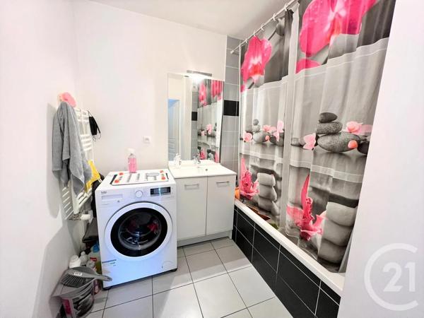 Appartement T4 à vendre  4 pièces - 74,07 m 2   VENISSIEUX  - 69