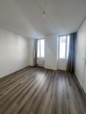 F2 MONTEREAU VILLE AVEC PETIT EXTERIEUR