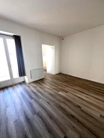F2 MONTEREAU VILLE AVEC PETIT EXTERIEUR