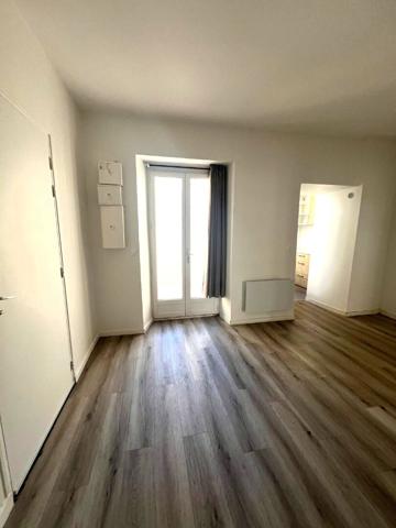 F2 MONTEREAU VILLE AVEC PETIT EXTERIEUR
