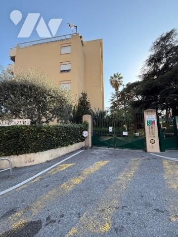 Nice ouest 4p traversant avec terrasse, échapée mer et 2 parkings.