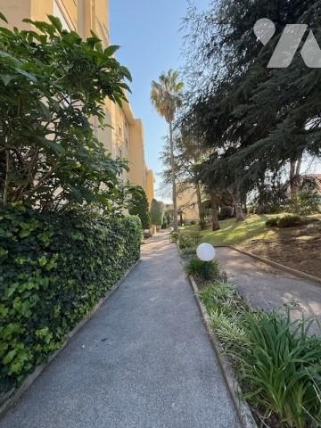 Nice ouest 4p traversant avec terrasse, échapée mer et 2 parkings.