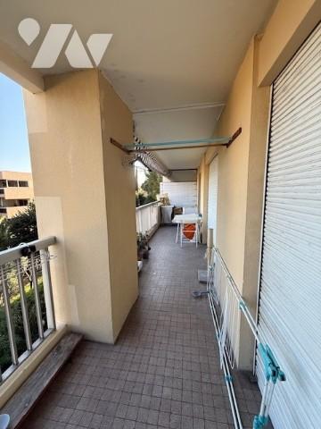 Nice ouest 4p traversant avec terrasse, échapée mer et 2 parkings.