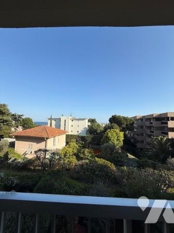Nice ouest 4p traversant avec terrasse, échapée mer et 2 parkings.