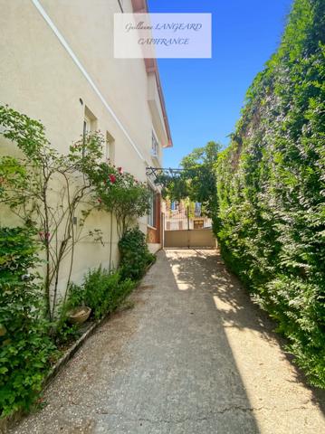 À vendre Oyonnax Centre (01100) – Demeure bourgeoise de caractère avec dépendance aménagée – Idéal investisseur