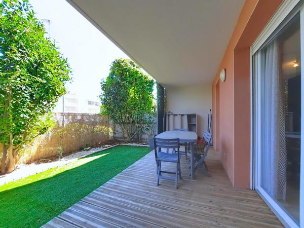 T1 bis en rez-de-jardin avec parking et terrasse