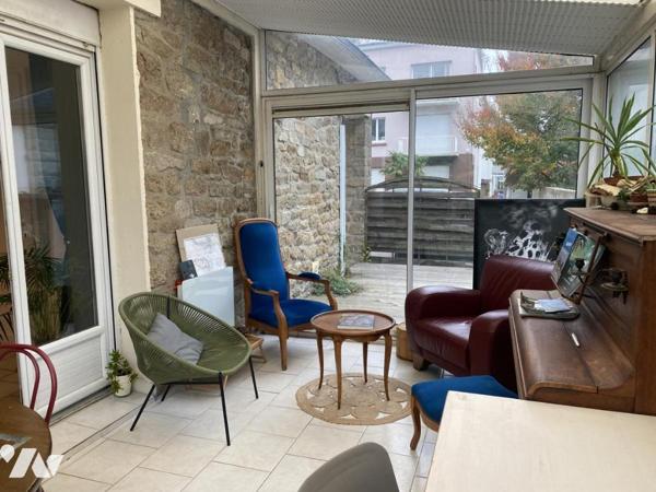 Maison comprenant 2 logements dans le bourg de LARMOR PLAGE