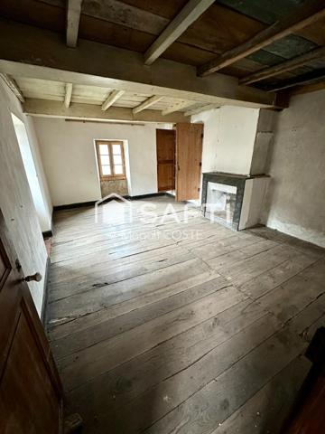 Bien atypique de plus de 350m² au cœur du village