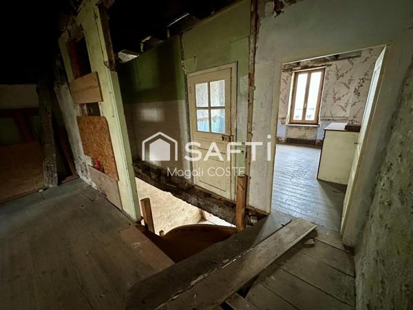 Bien atypique de plus de 350m² au cœur du village