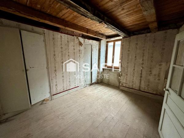 Bien atypique de plus de 350m² au cœur du village