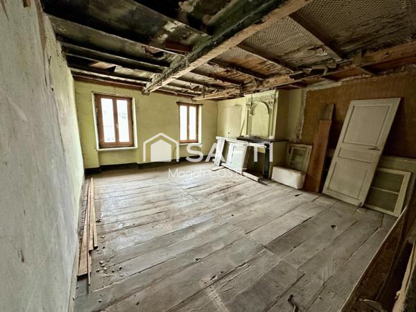 Bien atypique de plus de 350m² au cœur du village