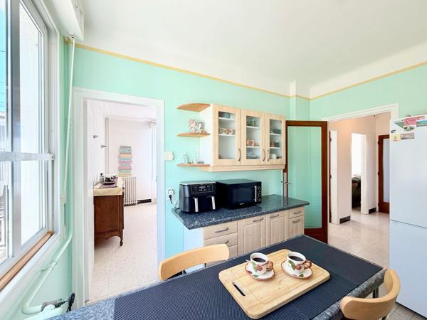 Villa traditionnelle avec garage