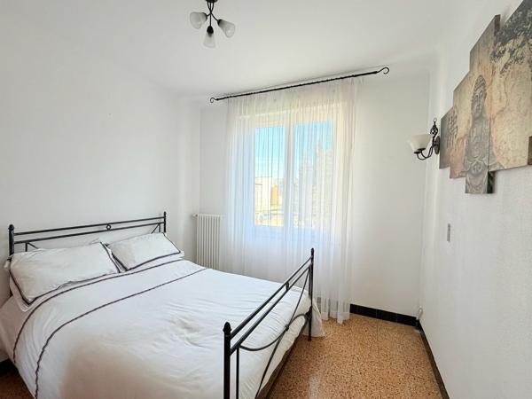 Villa traditionnelle avec garage