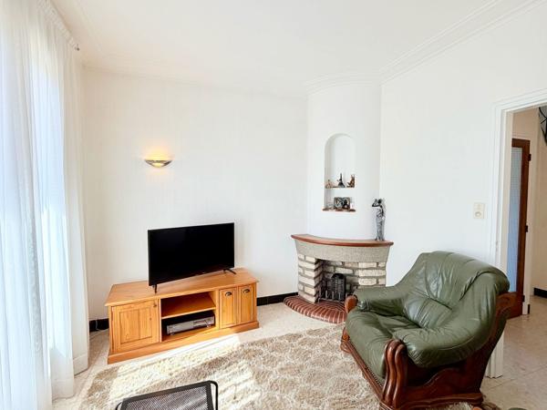 Villa traditionnelle avec garage