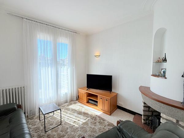 Villa traditionnelle avec garage