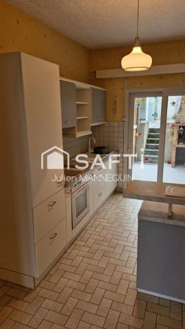 Maison semi mitoyenne 3 chambres, cours  terrasse