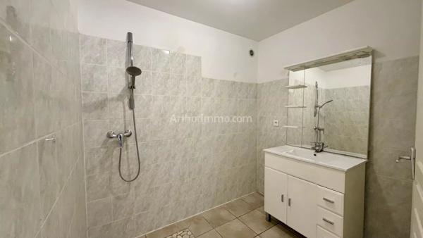 Vente                                                      Appartement
                        
                     3 pièces                      89 m2                     à Les Avenières Veyrins-Thuellin