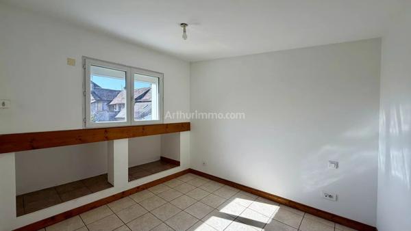 Vente                                                      Appartement
                        
                     3 pièces                      89 m2                     à Les Avenières Veyrins-Thuellin