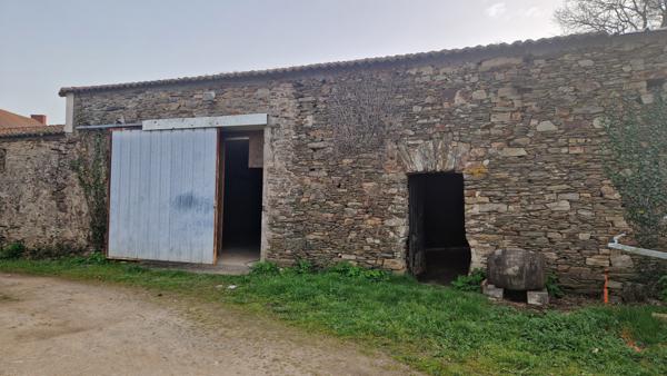 TRES BEAU POTENTIEL à seulement 2 km du Centre-Ville LOROUX-BOTTEREAU