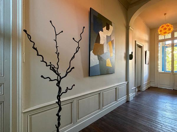 A VENDRE  A PERIGUEUX MAISON DE VILLE DE TYPE 7 AVEC  JARDIN ET PISCINE.