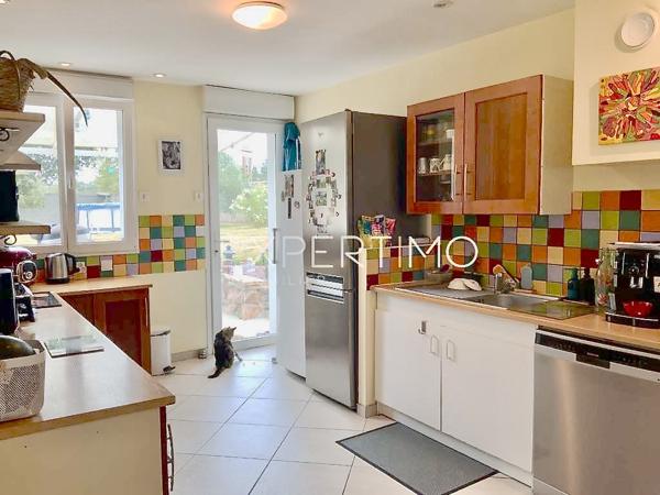 Sainte-Foy (85150) Maison T5 de 124 m² - 3 chambres dont une de plain-pied - Terrain de 679 m² entièrement clôturé