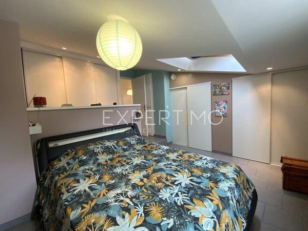 Sainte-Foy (85150) Maison T5 de 124 m² - 3 chambres dont une de plain-pied - Terrain de 679 m² entièrement clôturé